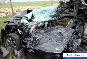    Sabirabadda “Mercedes” aşıb:    Ölən və yaralılar var      