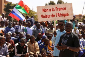    Burkina-Faso üç fransalı diplomatı ölkədən çıxarır     
