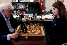 Rektor Avropa çempionu ilə şahmat oynayıb -    VİDEO   