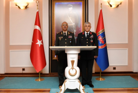 General Türkiyədə səfərdə olub