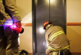 Bakıda 4 nəfər liftdə qaldı 