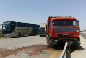 Hacıqabulda avtobus qəzası - 18 nəfər yaralanıb