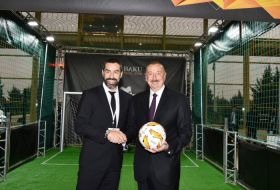 İlham Əliyev məşhur futbolçu ilə görüşdü -  FOTO  
