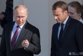 Putin Makronla Suriyanı müzakirə edib