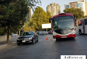    “BakuBus” avtobusu xarab olub yolda qaldı -    FOTO      