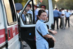 Qırğızıstanda yüzlərlə tibb işçisində virus aşkarlandı