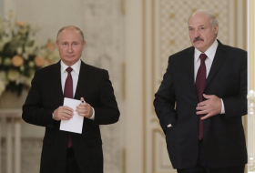 Lukaşenko Putinlə telefonla danışdı