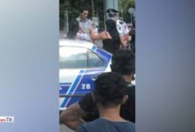  Ermənistanda növbəti polis özbaşınalığı -  Qadına zor tətbiq etdilər (VİDEO)  
