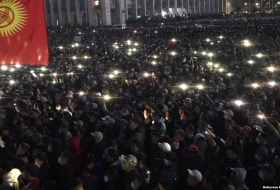  Qırğızıstanda kütləvi etirazlar:  Atambayev həbsdən azad edildi -  VİDEO  