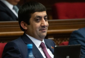    Ermənistanda daha bir deputat mandatından istefa etdi   