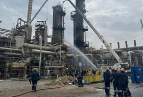  Küveytdə neft zavodunda yanğın:    Ölənlər var     
 