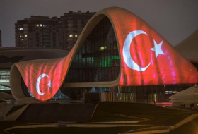 Heydər Əliyev Mərkəzinin binası Türkiyə bayrağı rəngində işıqlandırılacaq  
