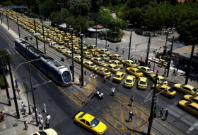 Yunan taksi sürücüləri tətil elan ediblər  
