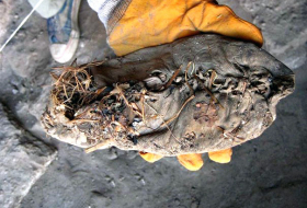 Yalan “5500 yaşı olan ayaqqabı” geyinər, amma yeriməz – ARAŞDIRMA