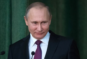 Putin xəyanətkar qadını bağışladı