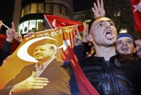 Türklər Hollandiyada etiraza qalxdı - Video
